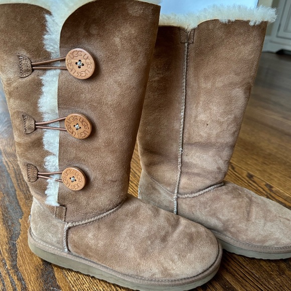 *UGG AUSTRALIA* Bailey Button Triplet Ugg boot sz 9 Excellent Used Condition - Picture 2 of 9